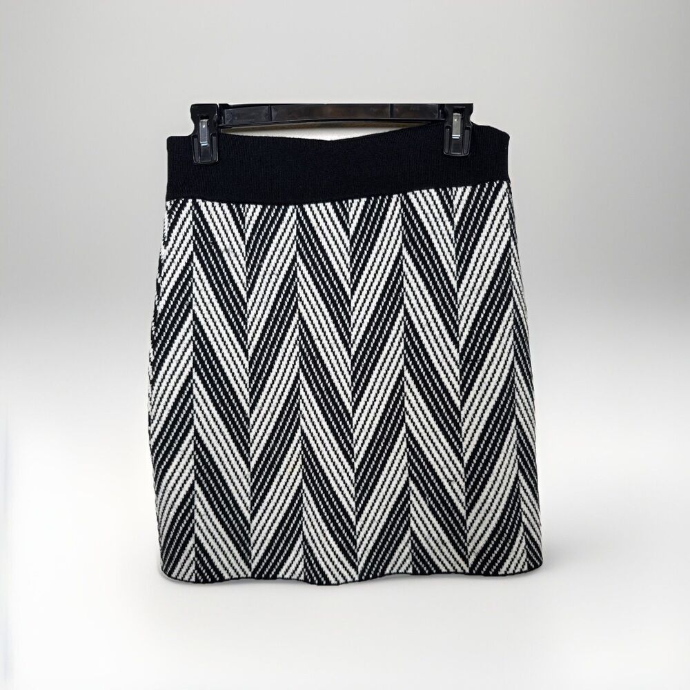 Ann Taylor Women Skirt Black White Mini Knit Chevron Elastic Waist XS